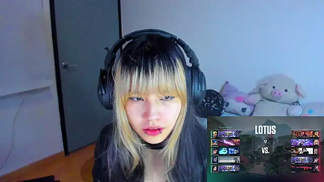 Akane-Mou online show from 20, 1, 2025