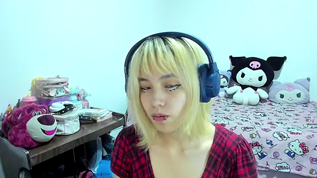 Akane-Mou online show from 12, 9, 2025