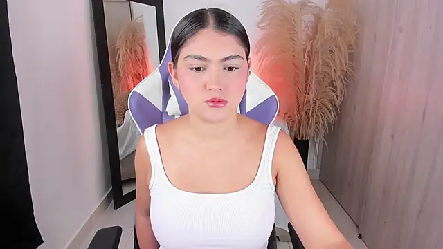 sofia henaok online show from 2, 12, 2025