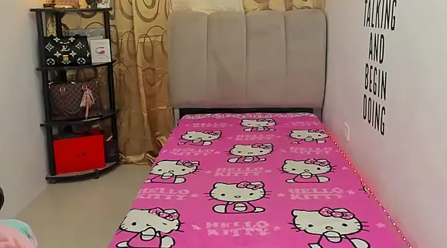 Snapshot of Trixie_Mattel21 chatting on 26, 12, 2024 Trixie Mattel21 online show from 26, 12, 2024