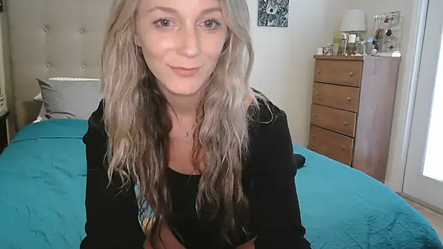 Snapshot of Heyitsmee33 chatting on 23, 9, 2025 Heyitsmee33 online show from 23, 9, 2025