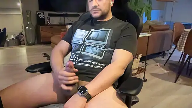 Snapshot of HungandThickLatin chatting on 14, 2, 2025 HungandThickLatin online show from 14, 2, 2025