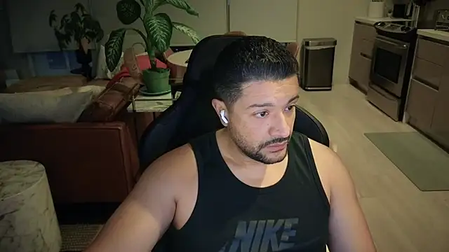 Snapshot of HungandThickLatin chatting on 18, 9, 2025 HungandThickLatin online show from 18, 9, 2025