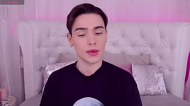 Snapshot of RobbyCharming chatting on 3, 1, 2025 RobbyCharming online show from 3, 1, 2025