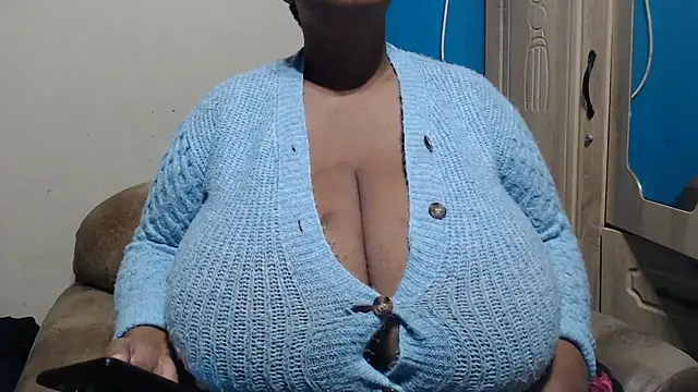 Snapshot of CUTEFIRMMELONSS chatting on 4, 7, 2026 CUTEFIRMMELONSS online show from 4, 7, 2026