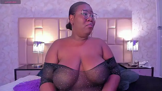 Darnellqueen online show from 9, 12, 2024