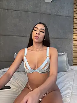 Snapshot of EllaSanz_ chatting on 5, 6, 2026 EllaSanz online show from 5, 6, 2026