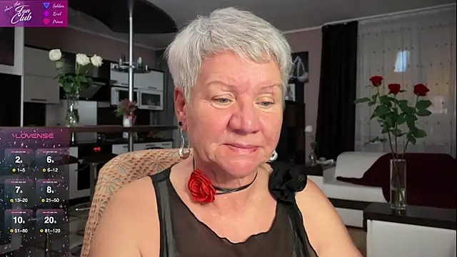 Snapshot of roxana_brooks chatting on 2, 2, 2025 roxana brooks online show from 2, 2, 2025