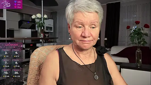 Snapshot of roxana_brooks chatting on 4, 2, 2025 roxana brooks online show from 4, 2, 2025