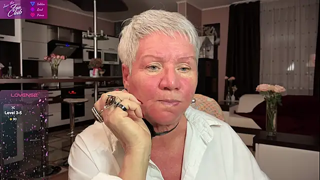 Snapshot of roxana_brooks chatting on 6, 3, 2025 roxana brooks online show from 6, 3, 2025