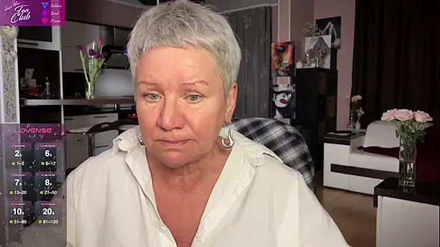 Snapshot of roxana_brooks chatting on 8, 3, 2025 roxana brooks online show from 8, 3, 2025