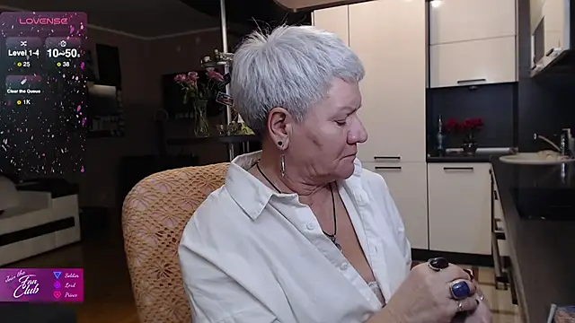 Snapshot of roxana_brooks chatting on 18, 11, 2025 roxana brooks online show from 18, 11, 2025