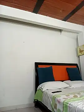 Snapshot of leah_passion chatting on 18, 10, 2025 leah passion online show from 18, 10, 2025