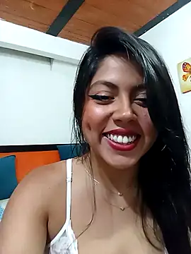 Snapshot of leah_passion chatting on 23, 10, 2025 leah passion online show from 23, 10, 2025