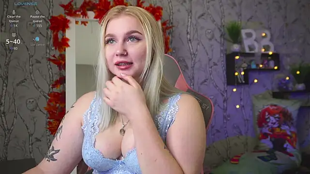 Snapshot of Moon_Valkyrie chatting on 7, 10, 2025 Moon Valkyrie online show from 7, 10, 2025