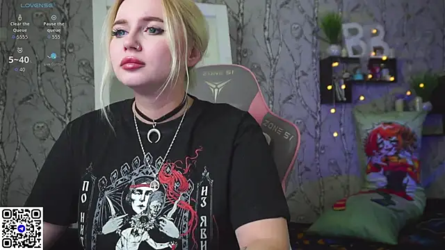 Snapshot of Moon_Valkyrie chatting on 23, 12, 2025 Moon Valkyrie online show from 23, 12, 2025