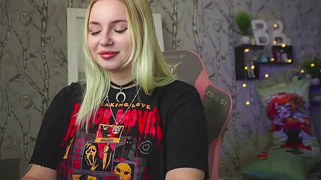 Snapshot of Moon_Valkyrie chatting on 3, 2, 2026 Moon Valkyrie online show from 3, 2, 2026