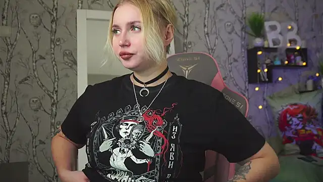 Snapshot of Moon_Valkyrie chatting on 6, 2, 2026 Moon Valkyrie online show from 6, 2, 2026