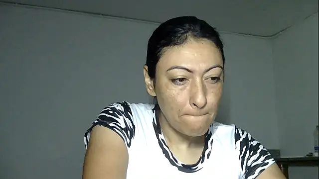 Snapshot of ErikaRika chatting on 23, 12, 2024 ErikaRika online show from 23, 12, 2024