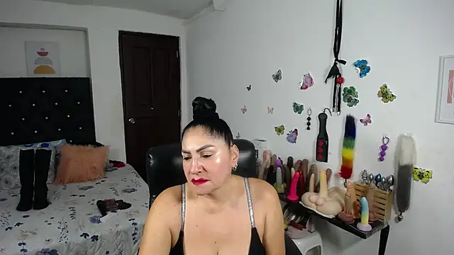 Snapshot of mature_bigboobs10 chatting on 6, 5, 2026 mature bigboobs10 online show from 6, 5, 2026