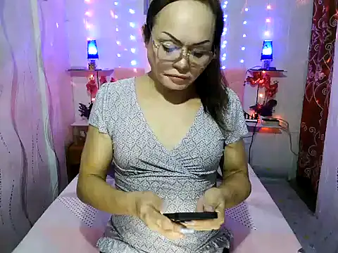 UrAsianPrincessDanie online show from 6, 12, 2024