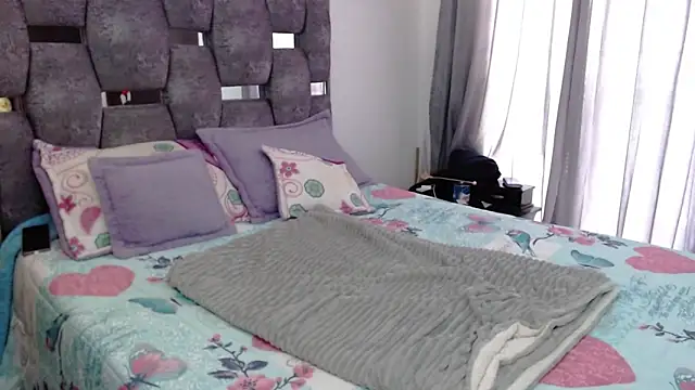 sara hott 1 online show from 24, 11, 2025