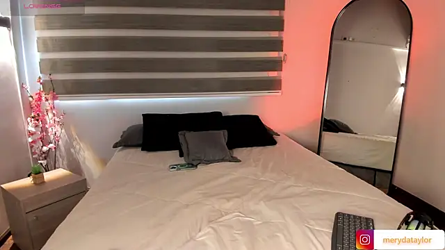 MERIDA TAYLOR online show from 3, 11, 2025