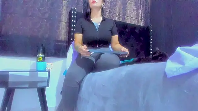 amareto queen online show from 19, 10, 2025