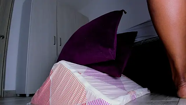 Skarleth69 online show from 9, 9, 2025