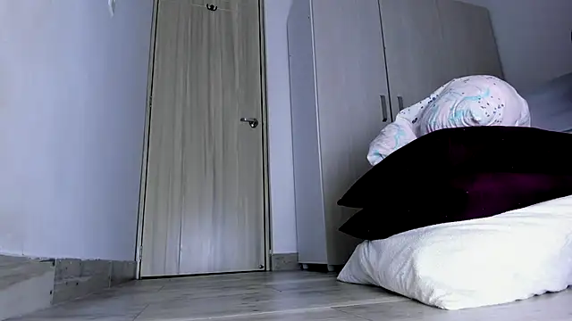 Skarleth69 online show from 4, 11, 2025