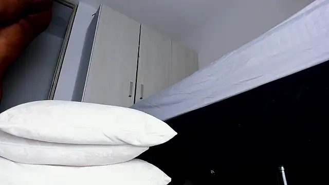 Skarleth69 online show from 10, 3, 2026