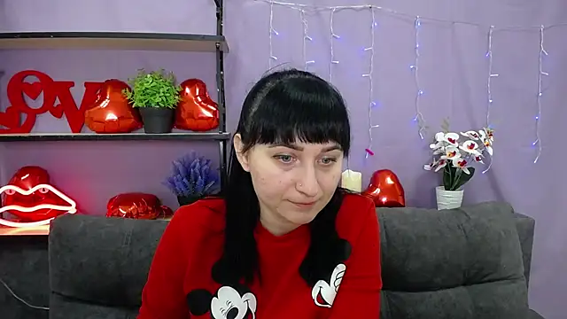 NinaFlawlees online show from 5, 3, 2025