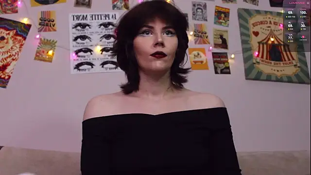 Luna Blake online show from 4, 4, 2026