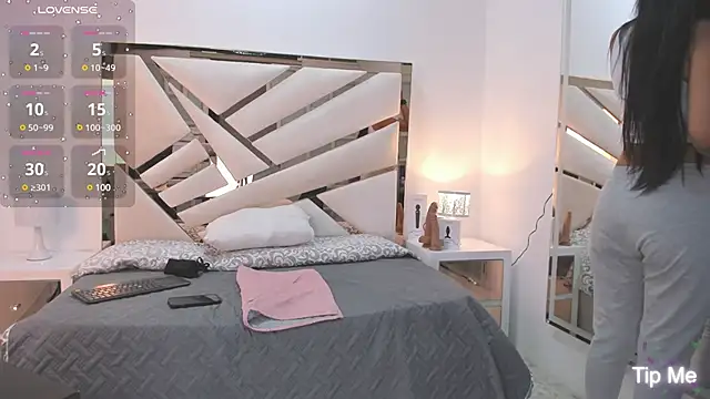 Naughty  Mom online show from 15, 1, 2025