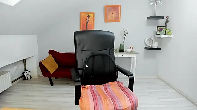 LollaGirl online show from 12, 9, 2025