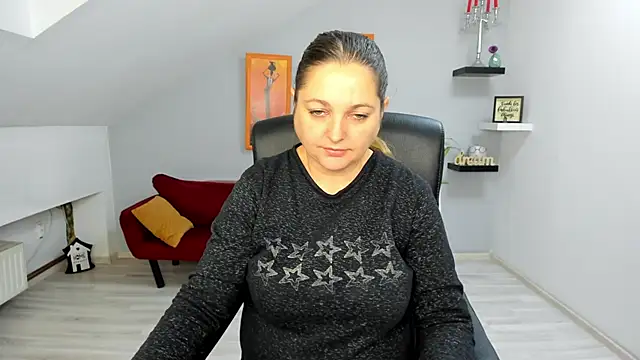 LollaGirl online show from 26, 11, 2025