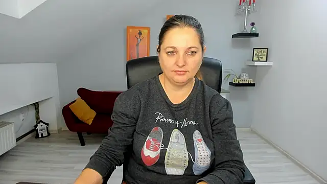 LollaGirl online show from 29, 11, 2025