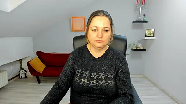 LollaGirl online show from 6, 2, 2026