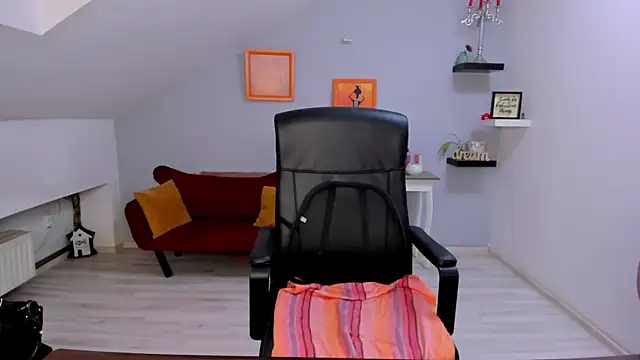 LollaGirl online show from 20, 4, 2026