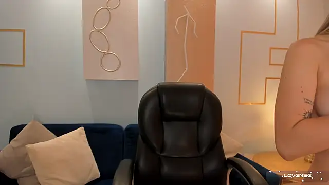 EveBensonX online show from 11, 1, 2025