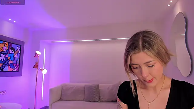 EveBensonX online show from 13, 10, 2025