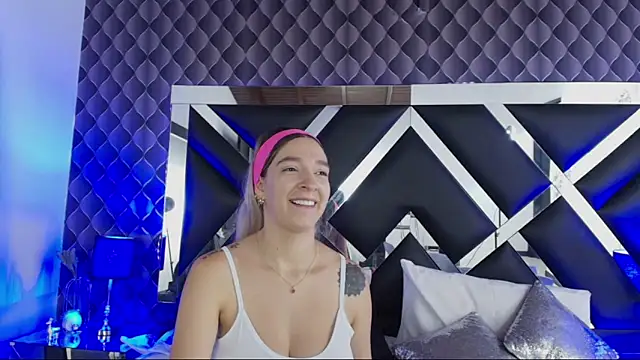 victoriaa lee  online show from 20, 3, 2025