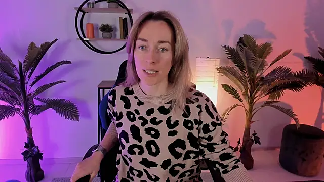 RebeccaMartinez online show from 24, 1, 2025