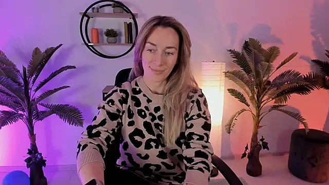 RebeccaMartinez online show from 24, 1, 2025