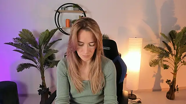 RebeccaMartinez online show from 13, 2, 2025