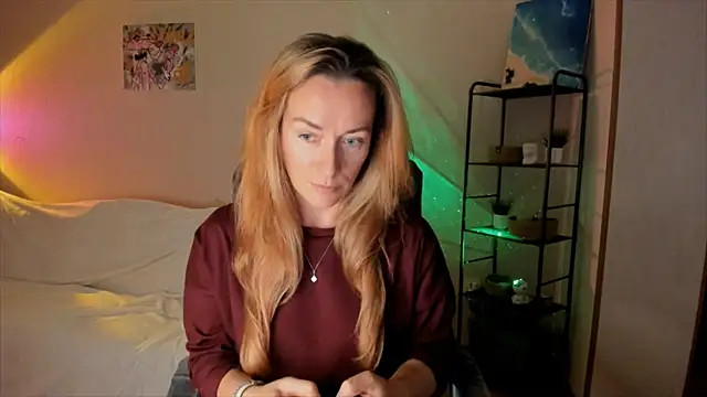 RebeccaMartinez online show from 27, 10, 2025