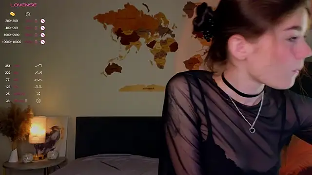 AuroraMari online show from 17, 2, 2025