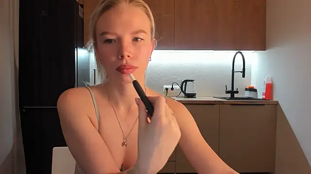 Snapshot of Olivia_Bells chatting on 5, 1, 2025 Olivia Bells online show from 5, 1, 2025