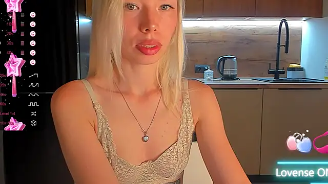 Snapshot of Olivia_Bells chatting on 11, 9, 2025 Olivia Bells online show from 11, 9, 2025