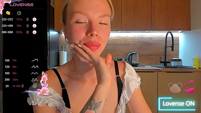 Snapshot of Olivia_Bells chatting on 14, 10, 2025 Olivia Bells online show from 14, 10, 2025